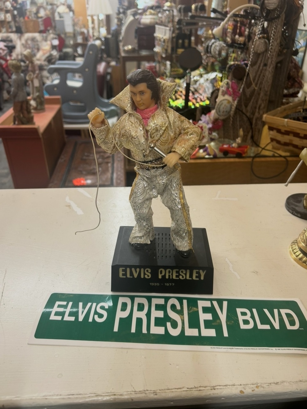 vintage Elvis Presley memorial AM transistor radio figurine decor memorabilia